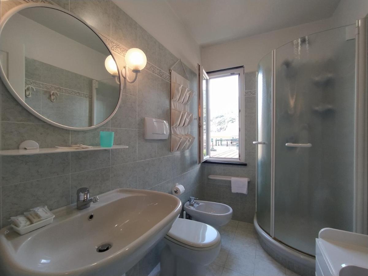 Monia House Sea View Apartment Леванто Екстериор снимка